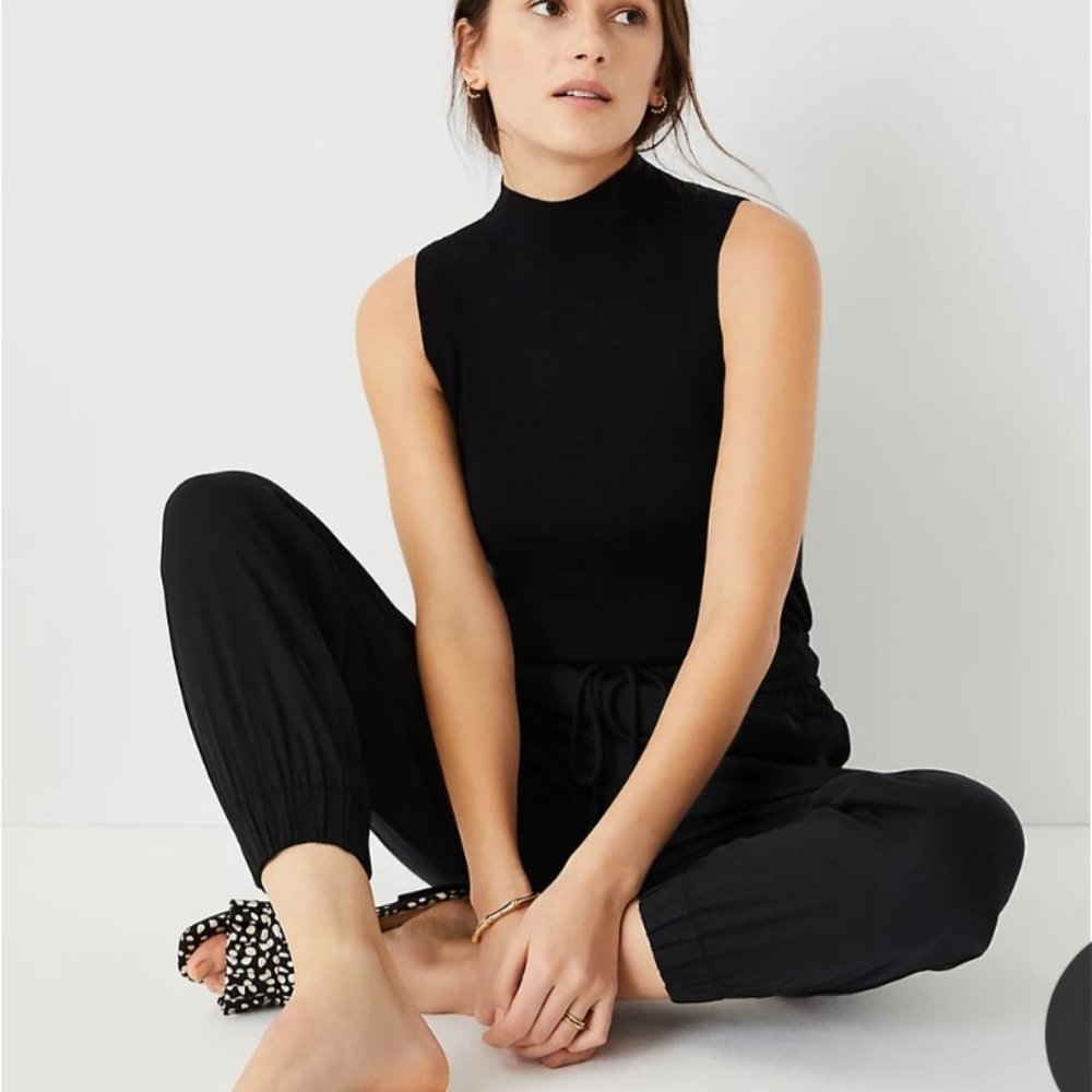 Ann Taylor Pull On Joggers in Black